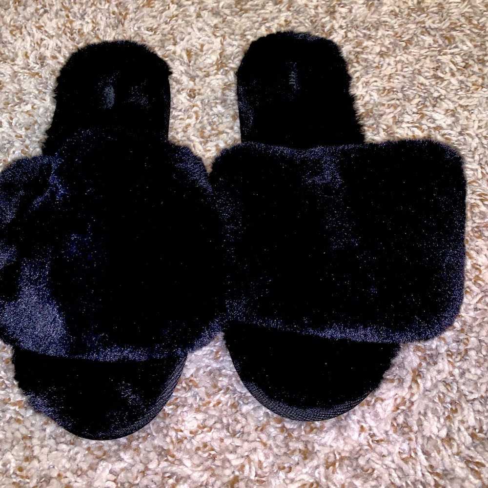 Never worn SKIMS Slides